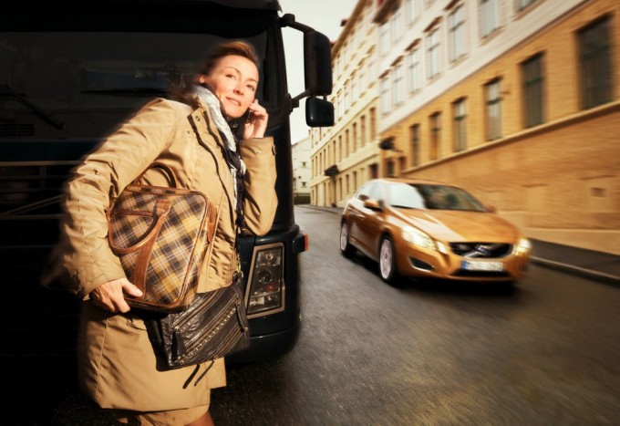 A férfiak sűrűbben halnak az utakon 3 | Vezess Ahhoz képest, hogy statisztikailag kevésbé veszélyeztetettek, a legtöbb gázolás(védelme)t szemléltető fotón nők szerepelnek