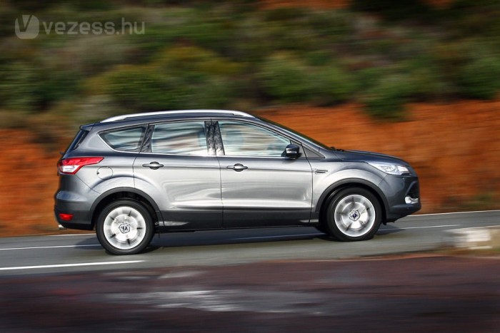 Az összkerekes változatokban elektronikus nyomatékelosztó dolgozik, amely a mechanikus szerkezet többlettömege nélkül - a fékek használatával - osztja el a vezetési stílustól és az útviszonyoktól függően  a kerekekre, illetve a tengelyekre jutó nyomatékot. Hatását a stabilabb kanyarvételekben, a nedves útburkolaton jobb tapadásban, illetve a csökkent alulkormányzottság érzésben érhető tetten. A rendszer működését a műszerfalon lévő aránylag zsúfoltra sikerült kijelzőn is figyelemmel lehet kísérni, ahol grafika mutatja, melyik kerékre mekkora nyomaték jut.