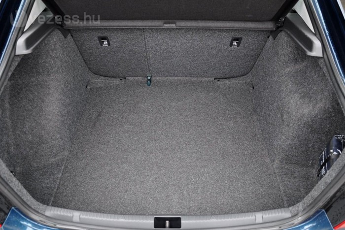 Teszt: Škoda Rapid, Peugeot 301, Chevrolet Aveo 13 | Vezess A szélvédővel együtt nyíló ötödik ajtónak köszönhetően könnyen pakolható a Rapid fara