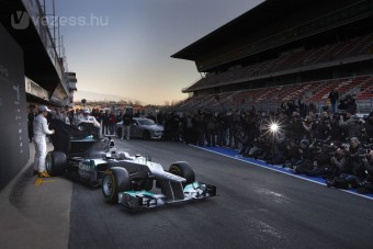 F1: Jerezben leplezik le Hamiltonék Mercijét