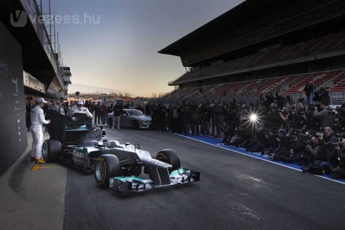 F1: Jerezben leplezik le Hamiltonék Mercijét