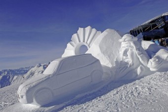 Hóból faragott Volkswagenek