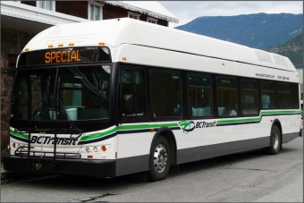 Félezer gázos busz Los Angelesnek