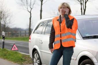 Segítséget kért, majd ellopta az autót