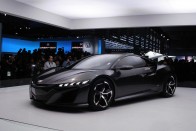 Honda NSX - Van egy kis R8 a fő tömegeiben, de oda se neki, nehéz manapság olyat csinálni ami nem hasonlít valamire. Összességében izgalmas, dinamikus, biztos, hogy venni fogják