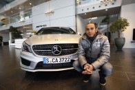 Hamilton kipróbálta a kecskeméti Mercedest 13