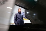 Hamilton kipróbálta a kecskeméti Mercedest 19