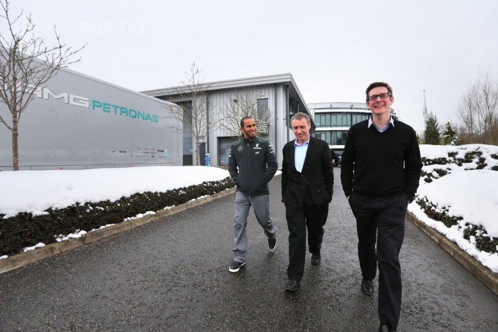 Hamilton: Nem helyettesíthetem Schumachert 7