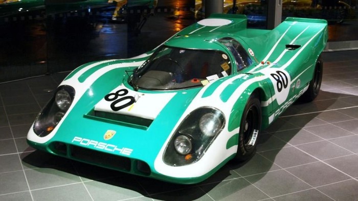 Kiperelték a vagyonából az autós újságírót 3 | Vezess Közel negyvenmillió forintos kártérítést ítélt meg a bíróság az egykori autóversenyzőnek, mert muzeális Porschéjában egy újságíró tönkretette a motort.