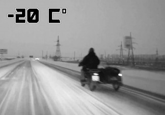 Elképesztő! -20 fokban száguld az őrült motoros