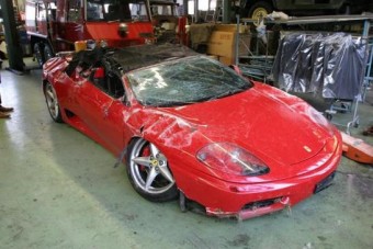 Porrá zúzott luxusautók Svájcban