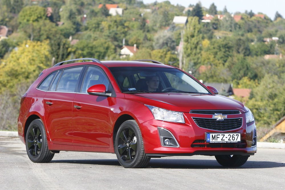 9,5 s alatt gyorsul százra az 1,4T, 11,0 másodperc az 1,8-as ideje