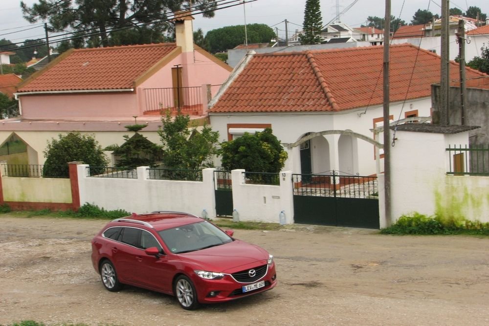 Új Mazda6: a Passat ráncos vénség mellette 53