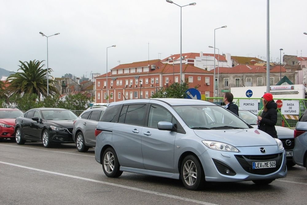 Nagy szerencse, hogy a Nagare nevű dizájn-irányzat a Mazda 5-tel ki is múlt, a tervező már más márkánál kísérletezik