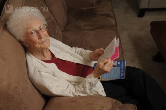 105 évesen is vezethet