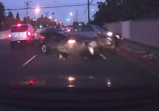 Balesetet okozott, majd elszaladt a részeg sofőr