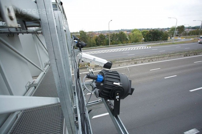 Jön a traffipax-erdő és az átlagsebesség-mérés 4 Jelenleg ráhagyással mérnek a traffipaxok az autópályán. Nagy kérdés, hogy átlagsebesség-mérés esetén jön-e a bírság 131 km/órás átlag után