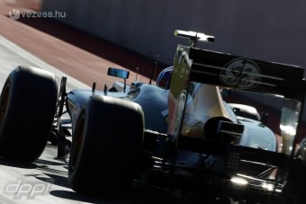 F1: Új autót villantott a Caterham