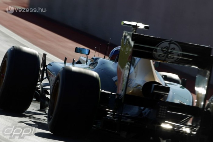 F1: Új autót villantott a Caterham