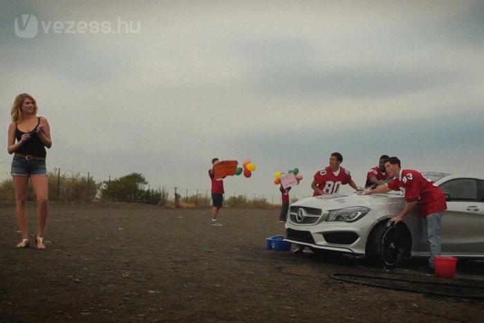 Szexbombával indít az új magyar autó 6 | Vezess Fiúk, ez a brief: mossátok a verdát, megjön a csaj, arra gondoltok és kész. Menni fog?