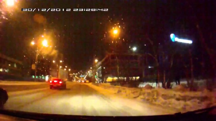 Őrült ötlet! Tűzijáték autóból