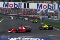 Trulli Barrichellót üldözi  a 2001-es Francia Nagydíjon