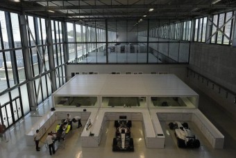 Alkatrész-kereskedő vitte az F1-csapatot