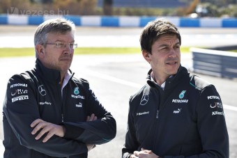 F1: A pályán Ross Brawn marad a főnök