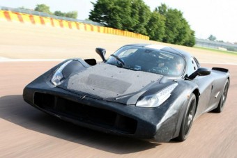 950 lóerős az új szuper Ferrari