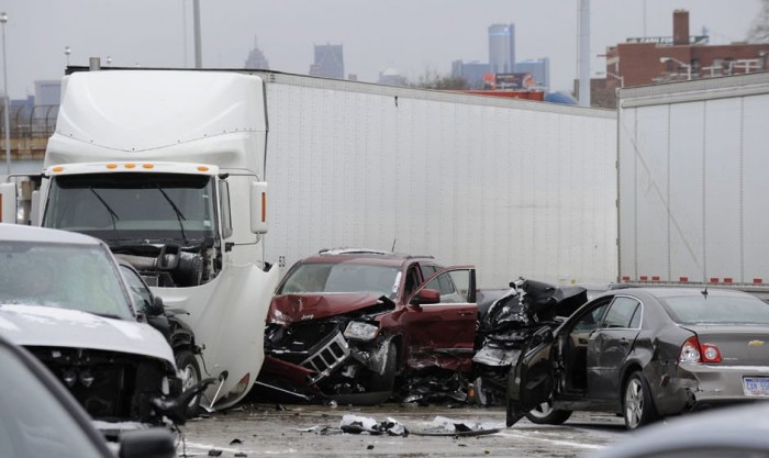 40 autó ütközött, több áldozat 7