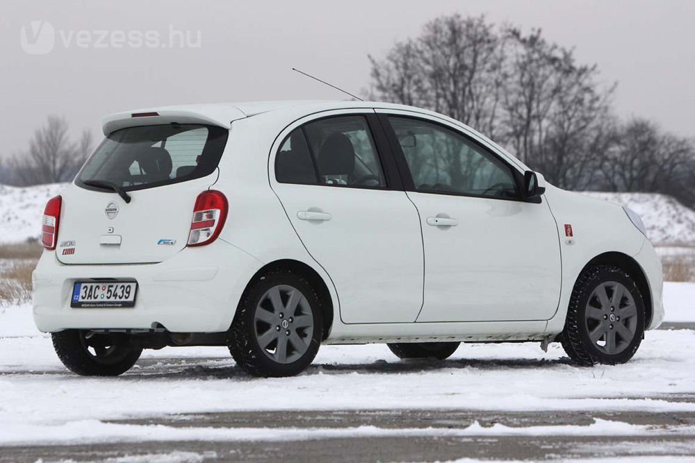 Kiváló a Micra térkihasználása. 378 centivel a mezőny legrövidebb autója, de hátul ez a legtágasabb