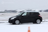 Városban az előugró tető miatt rosszul látni a magasba függesztett lámpákat