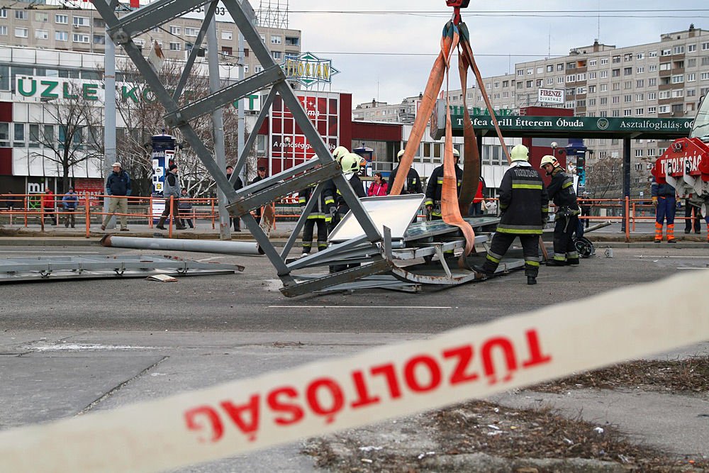 Látványos fotók budai gigadugó okáról 6