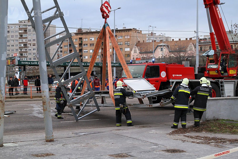 Látványos fotók budai gigadugó okáról 8