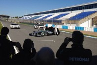 F1: Pályán az új Mercedes 17