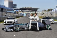 F1: Pályán az új Mercedes 18