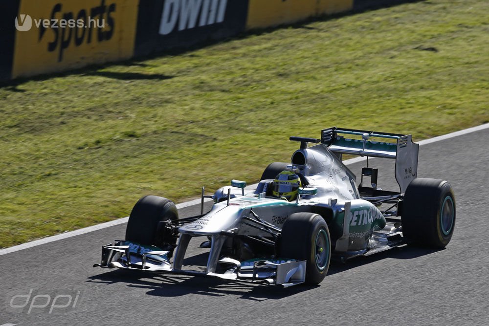 F1: Pályán az új Mercedes 16
