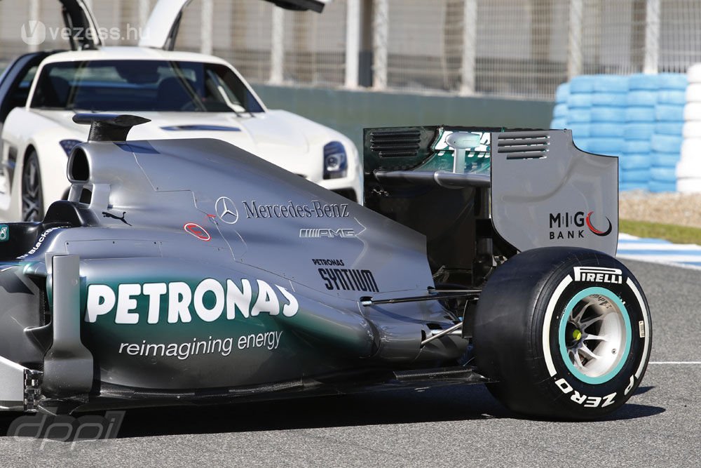 F1: Pályán az új Mercedes 9