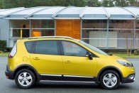 Terepre indul a Renault Scénic 25