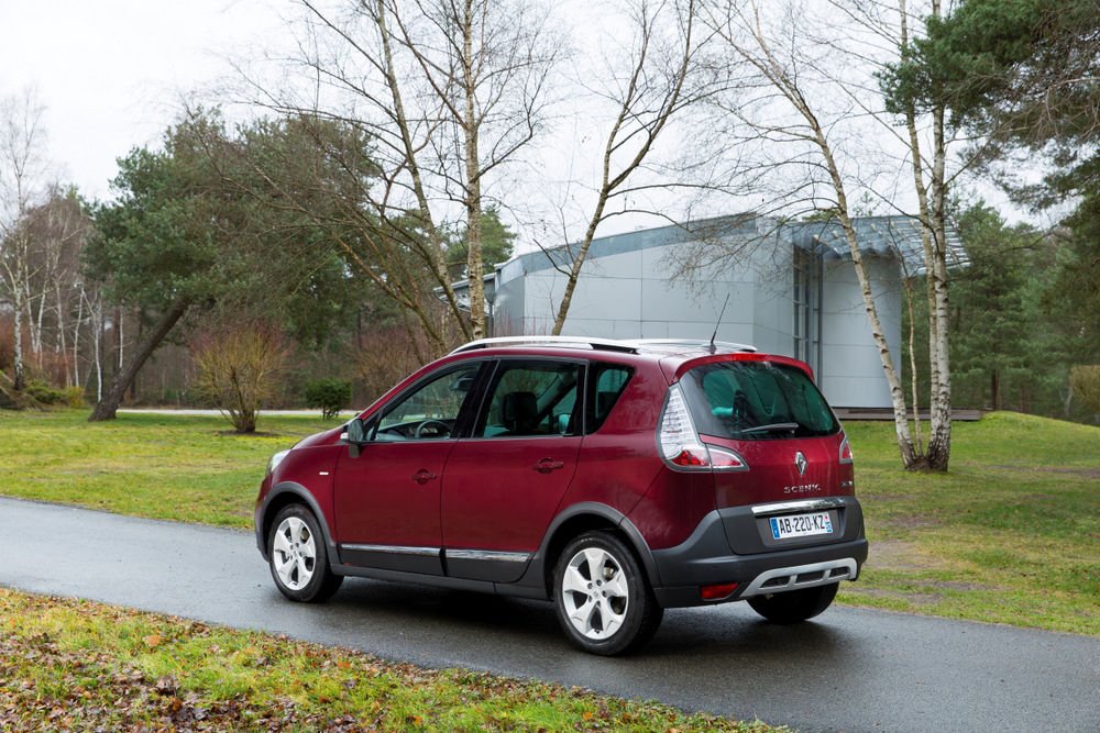 Terepre indul a Renault Scénic 14