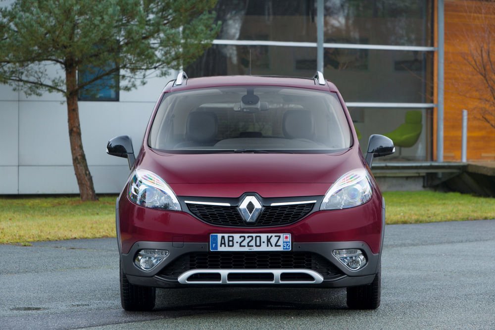 Terepre indul a Renault Scénic 16