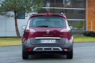 Terepre indul a Renault Scénic 32