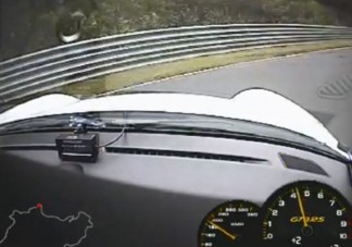 Kemény Porsche baleset a Zöld Pokolban