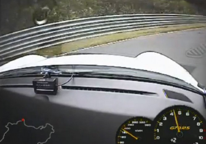 Kemény Porsche baleset a Zöld Pokolban