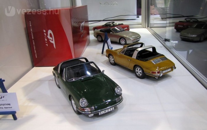 ... leginkább 911-eseket, de akad 944 Cabrio is