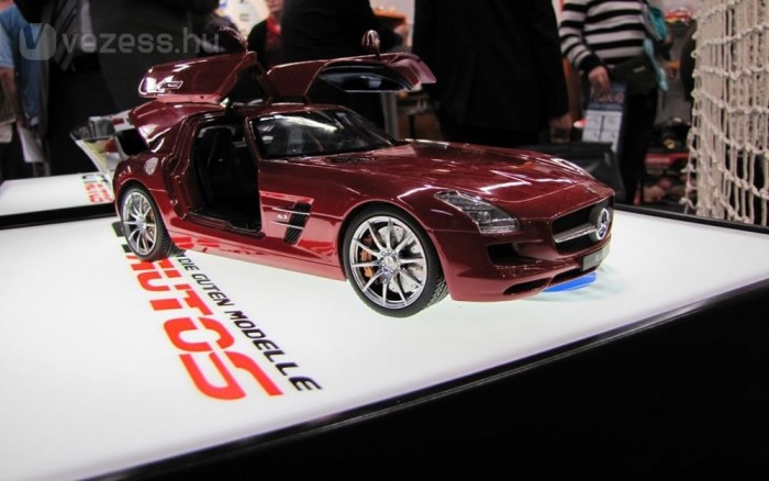 Az SLS AMG-t rengeteg gyártó kiadta és ki fogja adni, eddig ez a legjobb ár-érték arányú