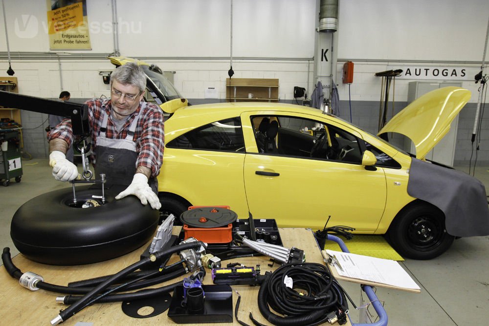 Az Opelnél turbós benzines motorokhoz is van gyári beépítésű autógázüzem