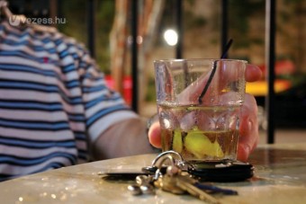 Megdöbbentő videó egy ittas autósról