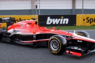 F1: A Marussia is kitolta az autót 9