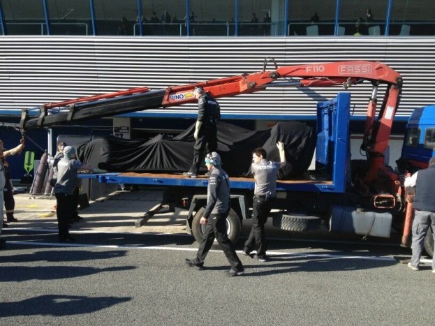 F1: Hamilton falnak küldte a Mercedest 6 | Vezess F1: Hamilton falnak küldte a Mercedest 6